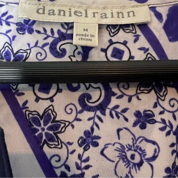 Daniel Rainn Blue White Floral V Neck Roll Tab Sleeves Tunic Blouse - Picture 4 of 4